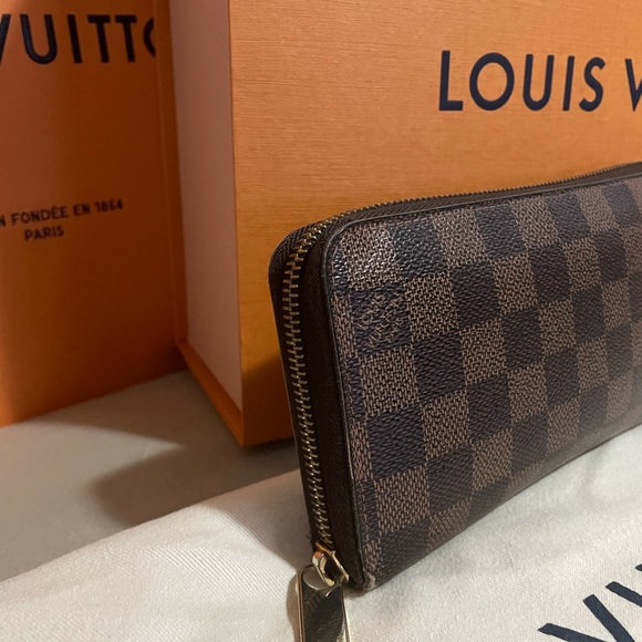 Louis Vuitton Damier Ebene Wallet - Picture 16 of 16